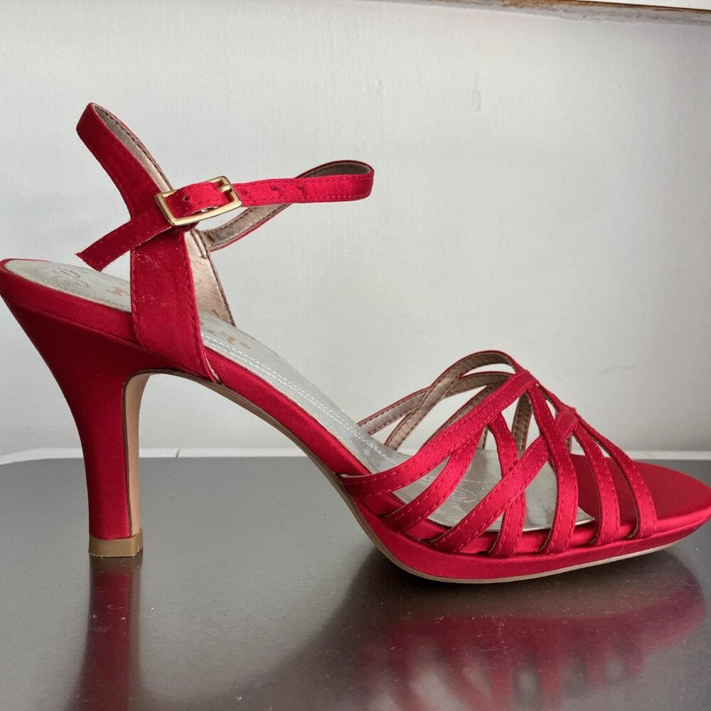 Mudd Peacock Satin Strappy Open Toe High Heel Sandals Size 7M Red